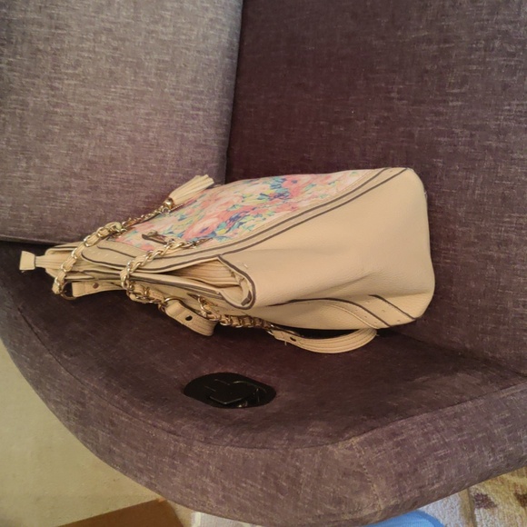 Jessica Simpson Floral Shoulder Bag - Picture 4 of 9